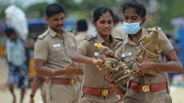 தமிழ்நாடு போலீஸ் - பெண் காவலர்கள்.