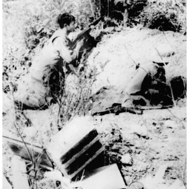 Đại đội 10, Quân đội nhân dân Việt Nam tại Đồi Chậu Cảnh, tỉnh Lạng Sơn trong tư thế chiến đấu chống lại các cuộc tấn công xâm lấn của Trung Quốc, ngày 21/2/1979.