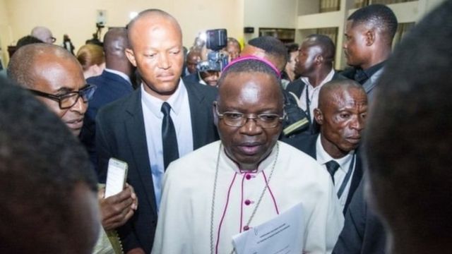 Ibiganiro byari bihagarariwe na Kiliziya gatolika (Musenyerei Marcel Utembi wambaye ikanzu).