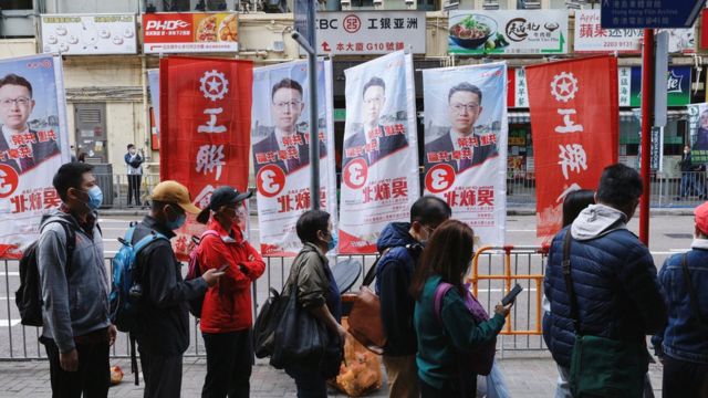 香港民众排队投票