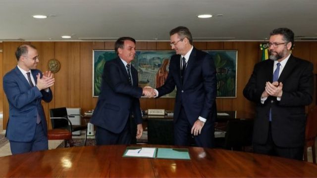 Bolsonaro dá posse ao delegado Alexandre Rolando de Souza como diretor-geral da Polícia Federal