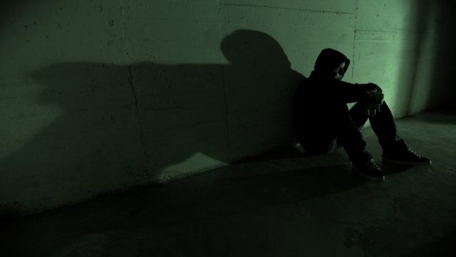 لماذا ترتفع معدلات الانتحار بين الشباب في العالم Bbc News عربي