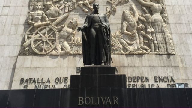 La estatua de Simón Bolívar