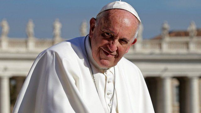 Papa Francisco toma decisão rara e demite bispo conservador dos