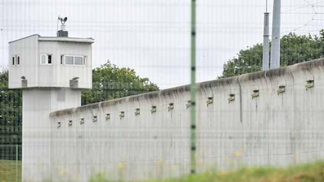 Реферат: Режим и безопасность содержания заключенных в тюрьмах