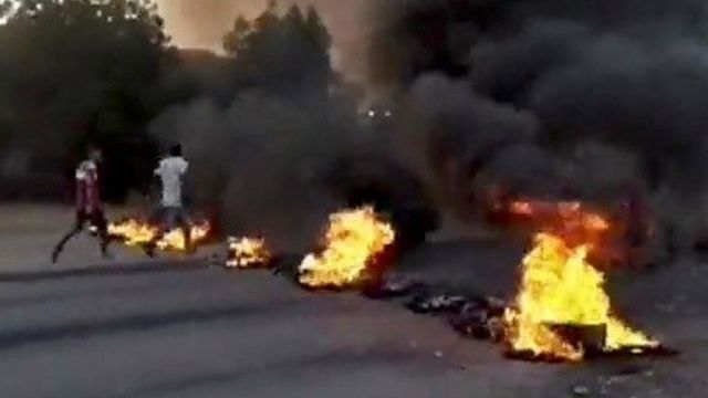 Burning objects on streets of Khartoum, 25 October