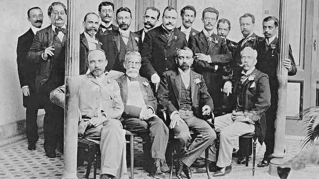 Foto histórica de membros da Academia Brasileira de Letras