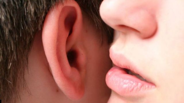 هل يمكن أن يجعلك صوتك أكثر جاذبية من الناحية الجنسية؟