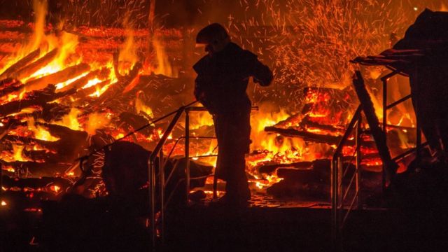 пожежа в таборі "Вікторія"
