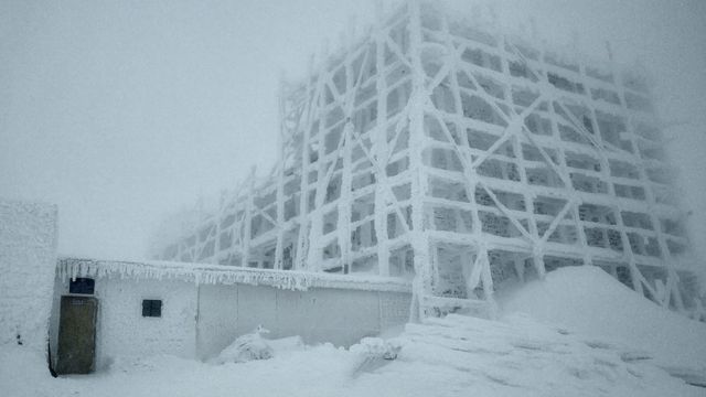 Станом на 12 грудня на г. Піп Іван Чорногірський хмарно й туман