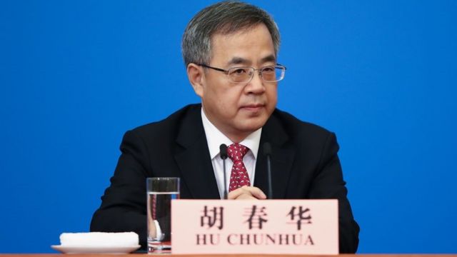 2018年3月20日，中国十三届全国人大一次会议闭幕后，时任中国副总理胡春华（左一）出席新闻发布会（资料照片）。