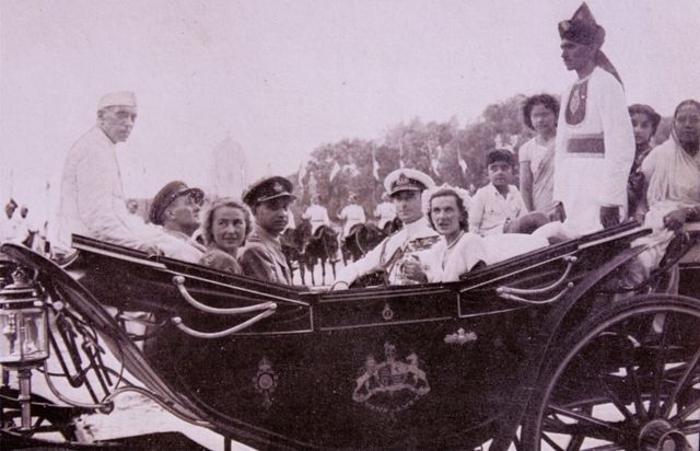 Lord Mountbatten, virrey de India, en la ceremonia de la independencia de la India 1947.