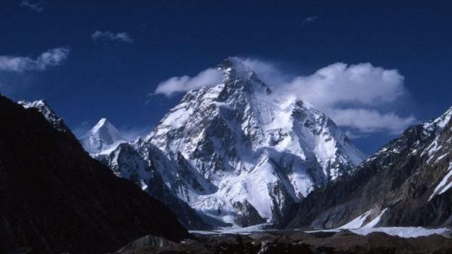 ยอดเขา K2 ได้ชื่อว่าเป็น "ภูเขาป่าเถื่อน" เพราะปีนขึ้นได้ยากลำบากอย่างยิ่ง