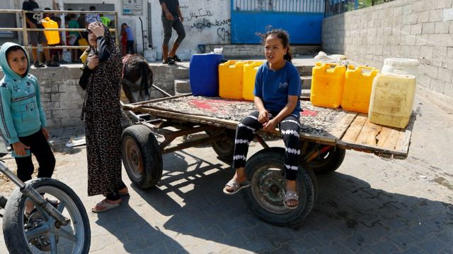 ��ɳ������˹һλŮ������¿���ϵȴ���ˮ��12/10/2023��