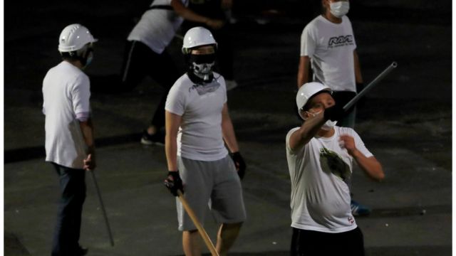 香港元朗白衣人暴袭记者平民引众怒 警方否认纵容勾结 黑社会 c News 中文