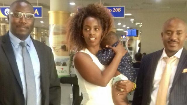 Patiri Thomas Nahimana n'abo bari kumwe ku kibuga c'indege ca Jomo Kenyatta