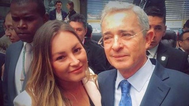 Catalina com o ex-presidente Álvaro Uribe.