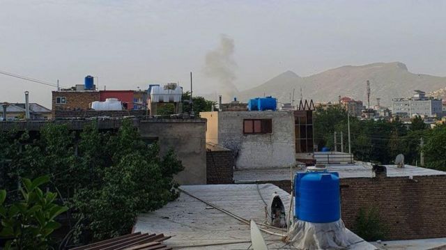 Zevahiri'nin öldürüldüğü belirtilen evden yükselen dumanlar.