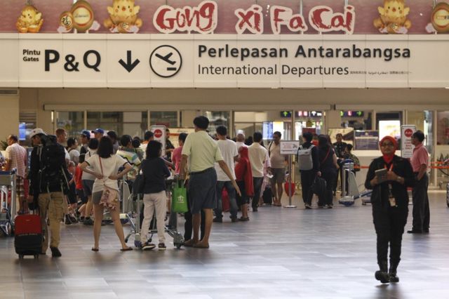 Passengers queue up for the security checks at the 2nd Kuala Lumpur International Airport in Sepang, Malaysia, 14 February