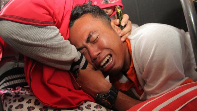 인도네시아 침몰 여객선 정원 3배 초과해사망자 200명 추정 Bbc News 코리아