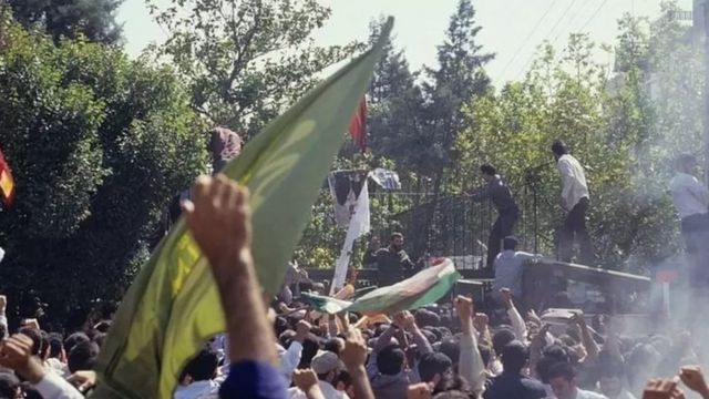 روابط پس از آن قطع شد که گروهی از "دانشجویان و طلاب بسیجی" به سفارت عربستان در تهران و کنسولگری این کشور در مشهد حمله کردند