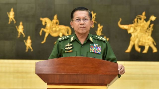 ကာကွယ်ရေးဦးစီးချုပ် ဗိုလ်ချုပ်မှူးကြီး မင်းအောင်လှိုင်