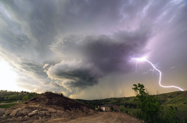 Fotógrafo registra tornados nos EUA