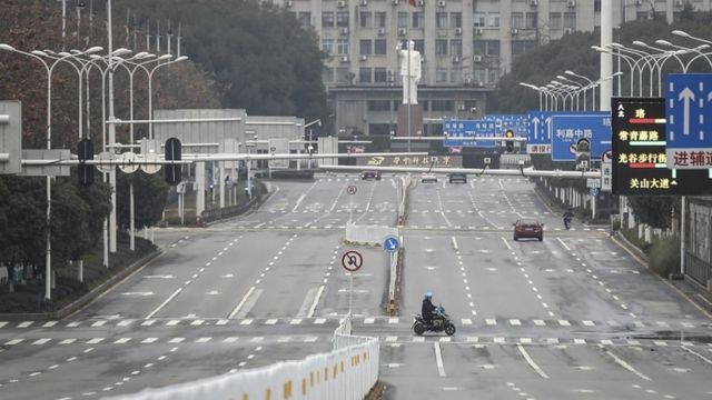 Jalanan kosong di kota Wuhan.
