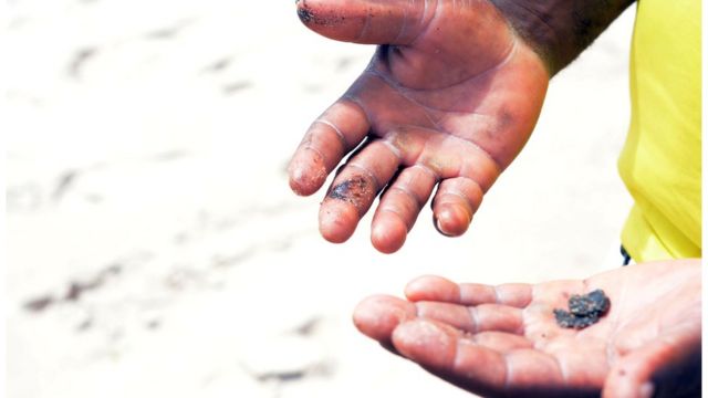 Pelotas de petróleo em Salvador