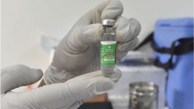 ऑक्सफ़ोर्ड-एस्ट्राज़ेनेका की वैक्सीन को सीरम इंस्टीट्यूट ऑफ़ इंडिया बनाता है