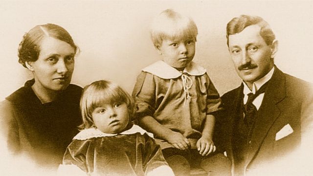 Frida, Gunnar e dois filhos