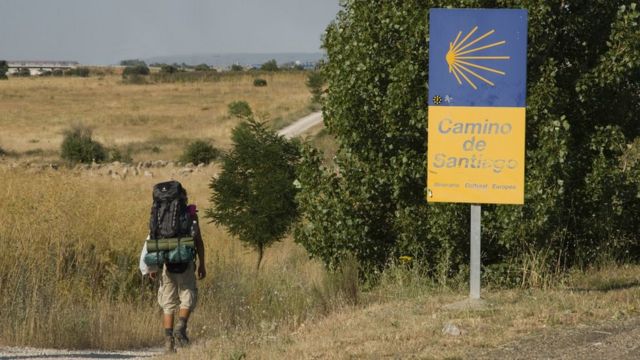 Peregrino haciendo el Camino de Santiago