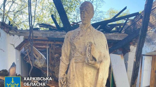 After the fire, a sculpture by Hryhoriy Skovoroda, created by Igor Yastrebov, survived