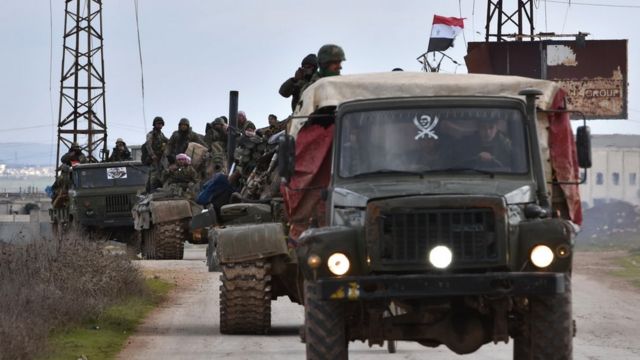 قوات الحكومة السورية على الطريق السريع بين دمشق وحلب