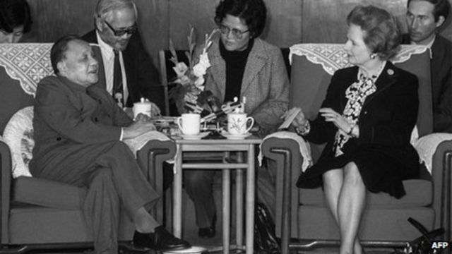 福克兰岛战争后，撒切尔夫人作为英国的战争胜利首相访问北京同中国领导人邓小平在香港命运问题上进行了激烈交锋(photo:BBC)