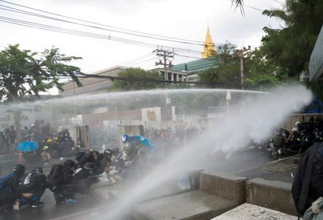 ประท้วง