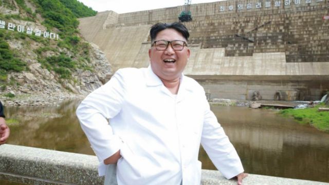 김정은 북한 국무위원장이 함경북도 어랑군의 수력발전소인 어랑천발전소 건설현장을 시찰했다고 노동당 기관지 노동신문이 17일 보도했다