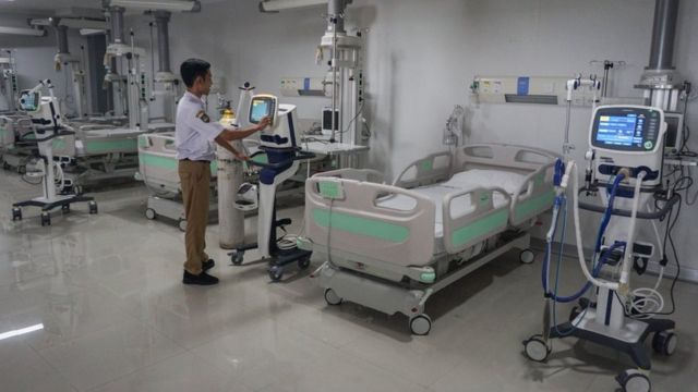 Virus Corona Wartawan Dengan Gejala Covid 19 Meninggal Usai Ditolak Rs Rujukan Mengapa Terjadi Dan Apa Solusinya Bbc News Indonesia<script async src=