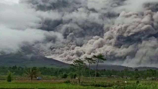 Big clouds of smoke rise from Mount Semero