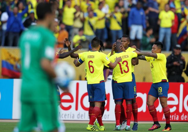 Los jugadores ecuatorianos celebran