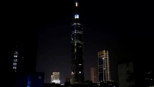 台北101大樓烏克蘭國旗顏色霓虹燈