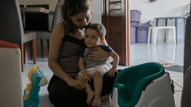 Sonho com um abraço': a luta de uma mãe para deter doença degenerativa do  filho - BBC News Brasil