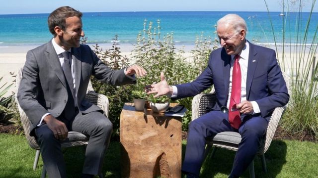 Emmanuel Macron and Joe Biden relax between sessions of the G7 summit in Cornwall, 12 June
