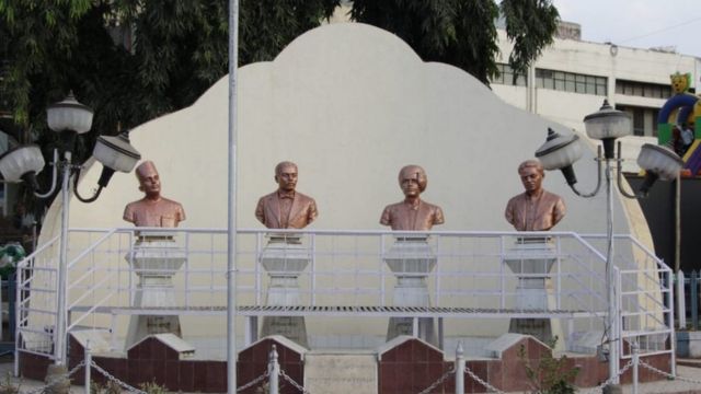 सोलापुरात चार हुतात्मा चौक येथे मल्लप्पा धनशेट्टी, श्रीकिसन सारडा, जगन्नाथ शिंदे आणि कुर्बान हुसेन यांचे पुतळे उभारले आहेत.