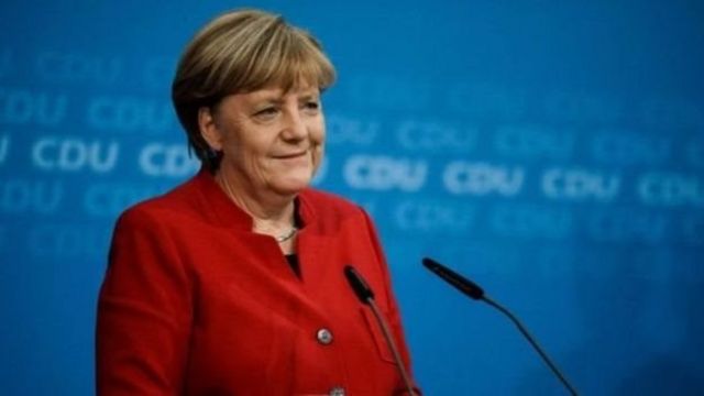 انغيلا ميركل "والدة الأمة" الألمانية التي فازت بولاية رابعة - BBC News عربي