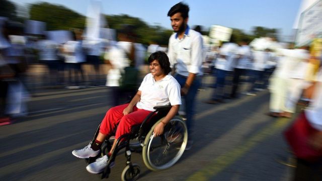 వికలాంగులు
