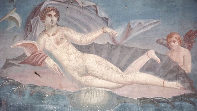 Murales en Pompeya, incluido este del 62 d.C., muestran a Afrodita emergiendo de las aguas en una concha.