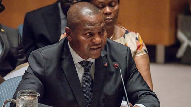 Le président de la Centrafrique Faustin-Archange Touadéra a annoncé mardi un remaniement ministériel, nommant quelques ex-proches des groupes armés, selon un décret diffusé à la radio d'Etat.