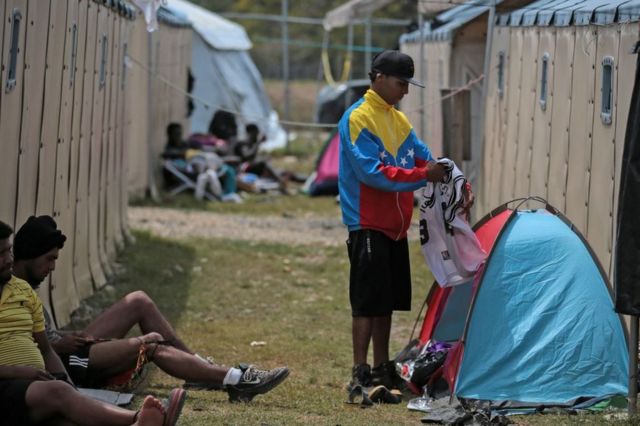 Migrantes na Estação de Recepção de Migrantes (ESM) de San Vicente em Meteti, província de Darien, Panamá, perto da fronteira com a Colômbia, em 11 de fevereiro de 2021.