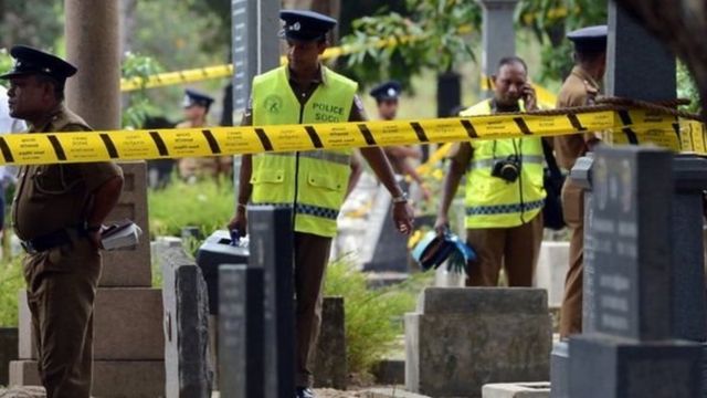 පශ්චාත් පරීක්ෂණයක් සඳහා ලසන්ත මෘතදේහය යළි ගොඩගත් අවස්ථාව